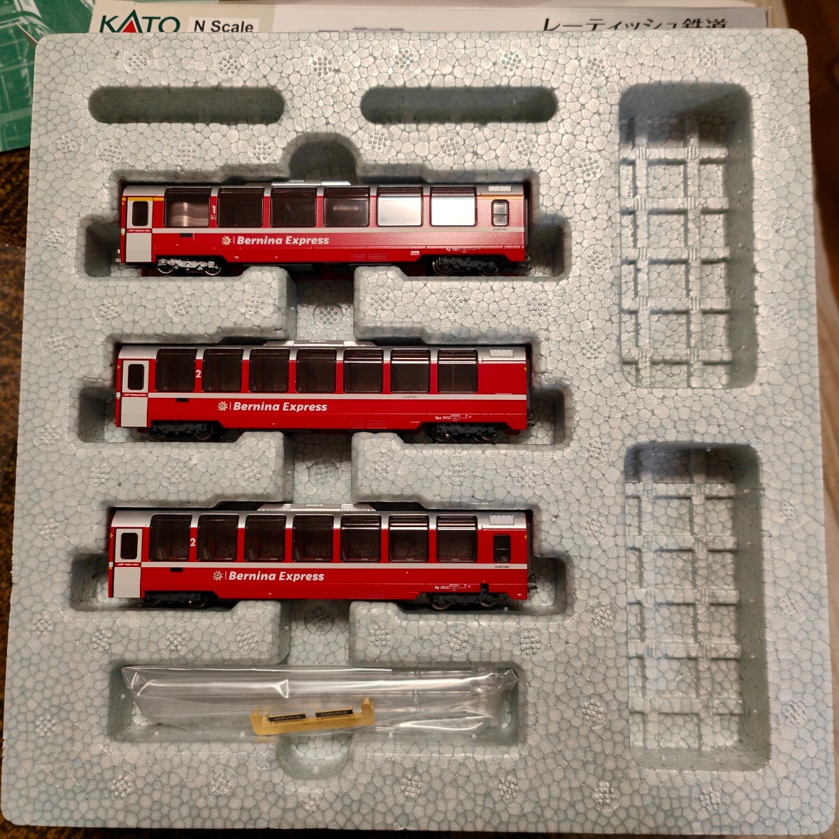 KATO10-1655 レーティッシュ鉄道　ベルニナ急行(新ロゴ) 3両基本セット中古美品_画像2