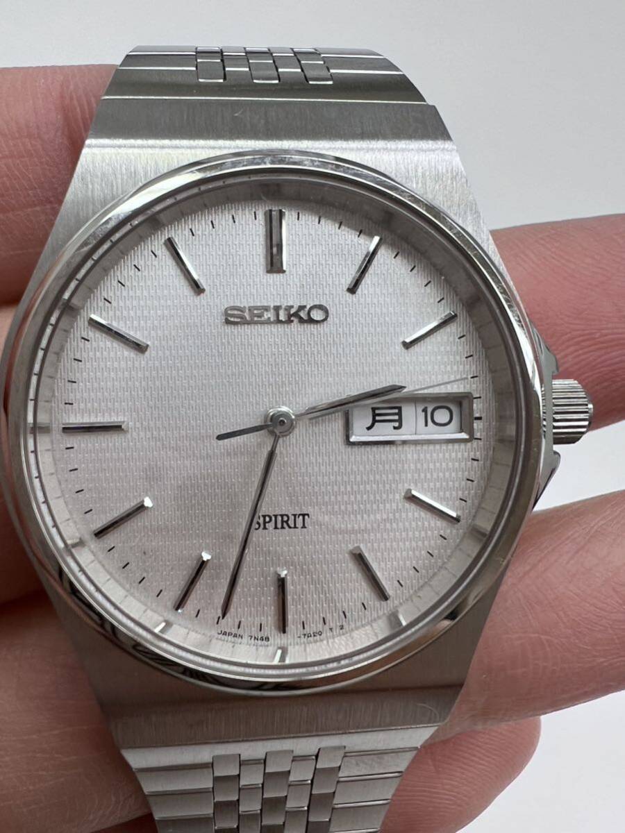 セイコー SEIKO 腕時計 クォーツ シルバー文字盤 7N48 美品メンズの画像1