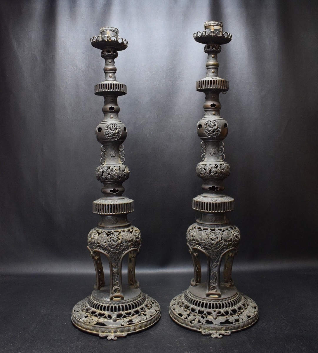大型 古銅製 燭台 一対 蝋燭立て 高76cm 計8ｋｇ 寺院仏具 仏教美術 時代_画像1