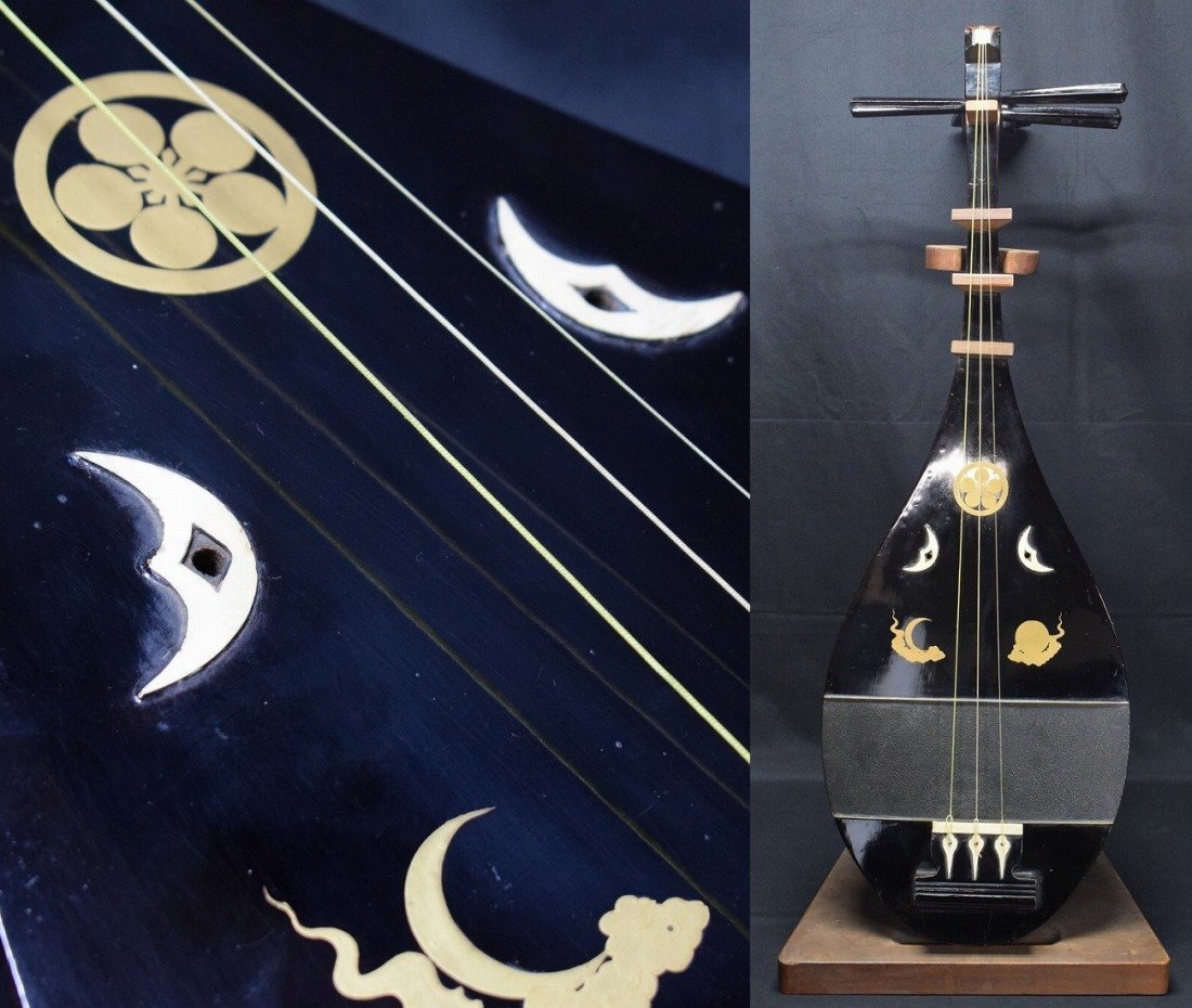 『黒漆塗・半月細工・三弦』琵琶 時代和楽器_画像1