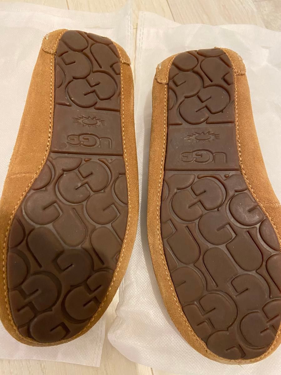 美品】アグ UGG モカシン アンスレー ムートン リボン ベージュ 美品】アグ UGG モカシン アンスレー ムートン リボン ベージュ