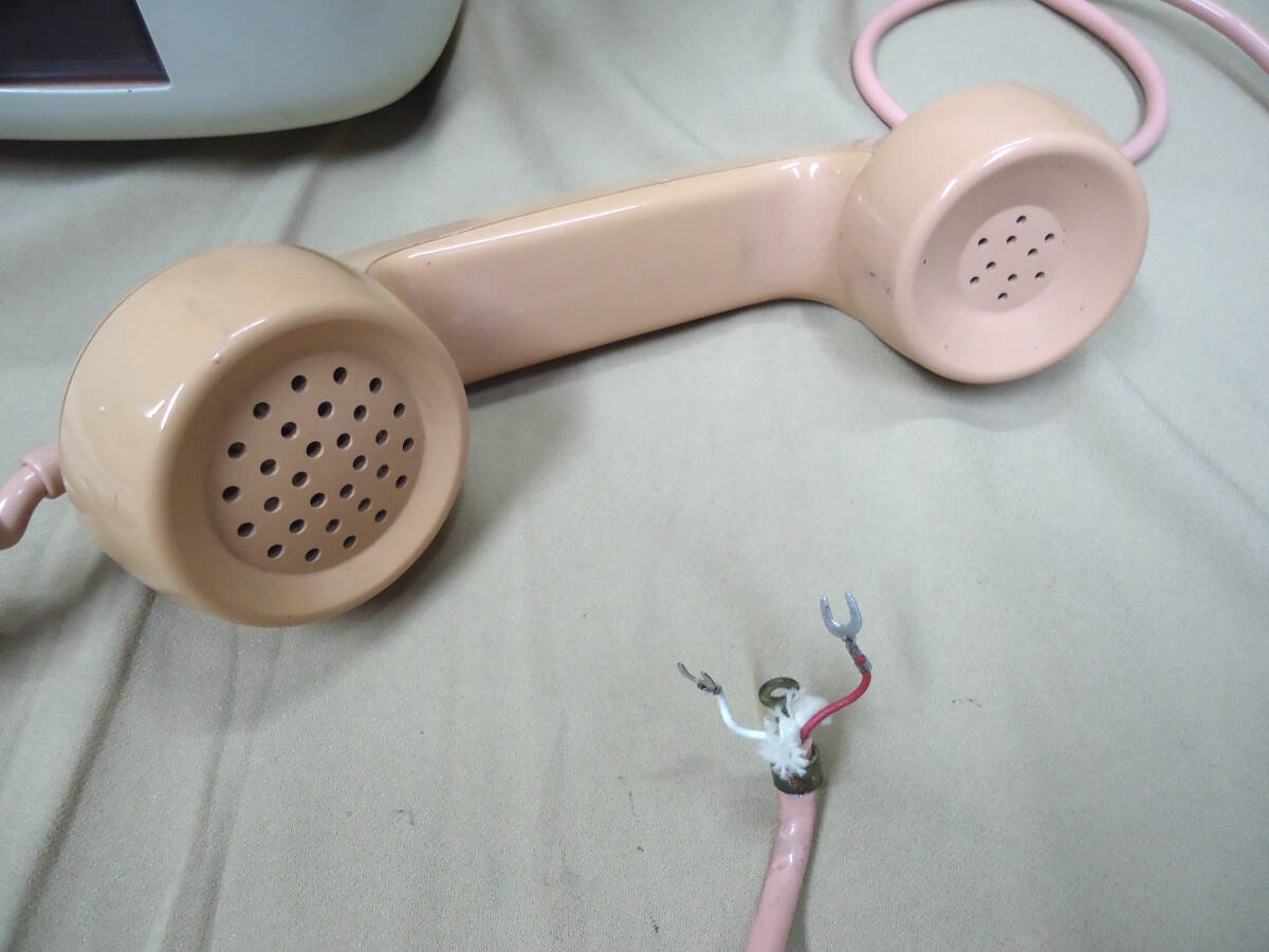 中古 動作未確認 NTT ピンク の 公衆電話 675S-A2 電話機 1990年製 鍵無し ダイヤル式 アナログ回線 日本電信 電話 平成 レトロの画像8