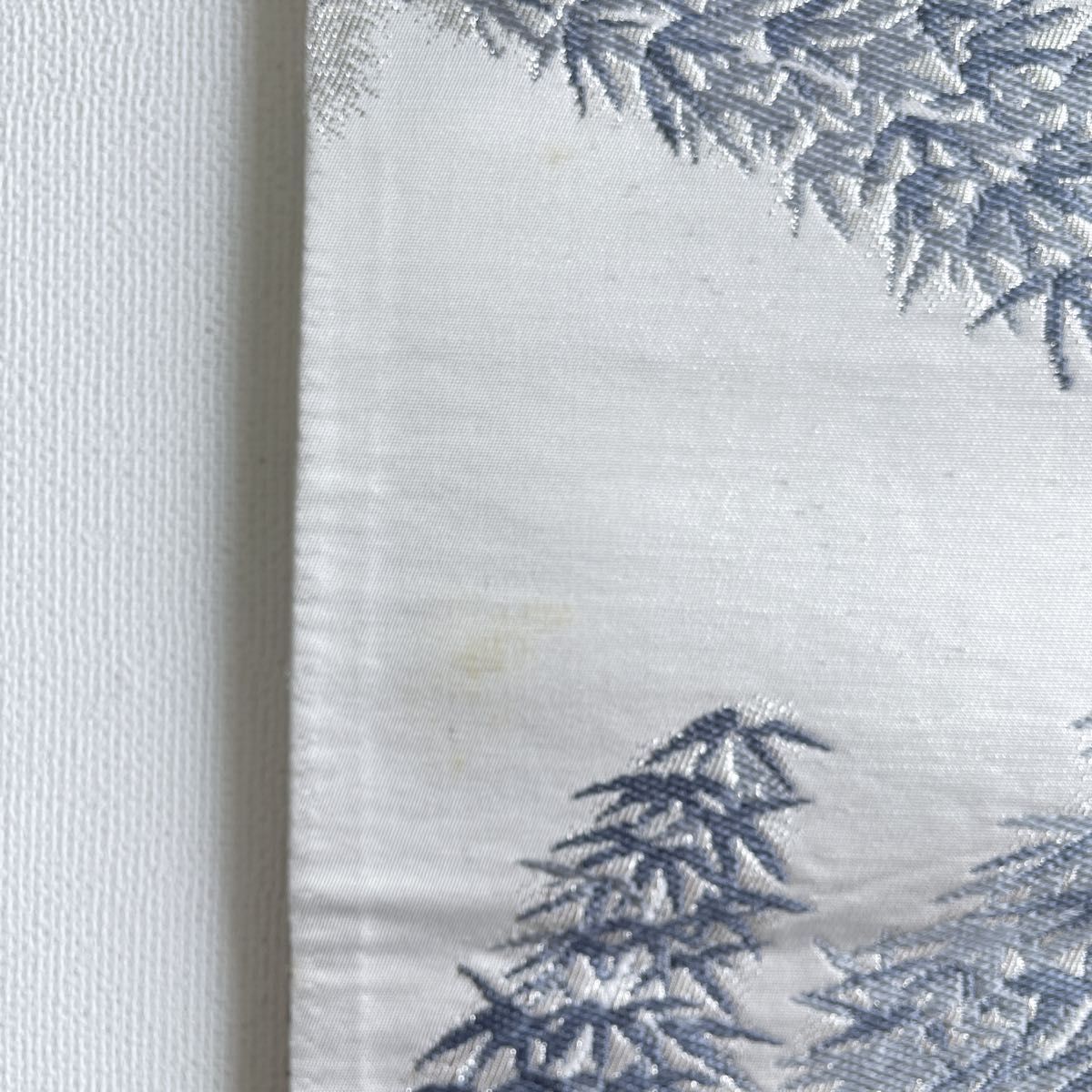 帯　六通柄　袋帯　ホワイト系　シルバー系　銀糸　紺色　竹　葉　植物　日本　伝統　リメイク素材　ハンドメイド　バッグ