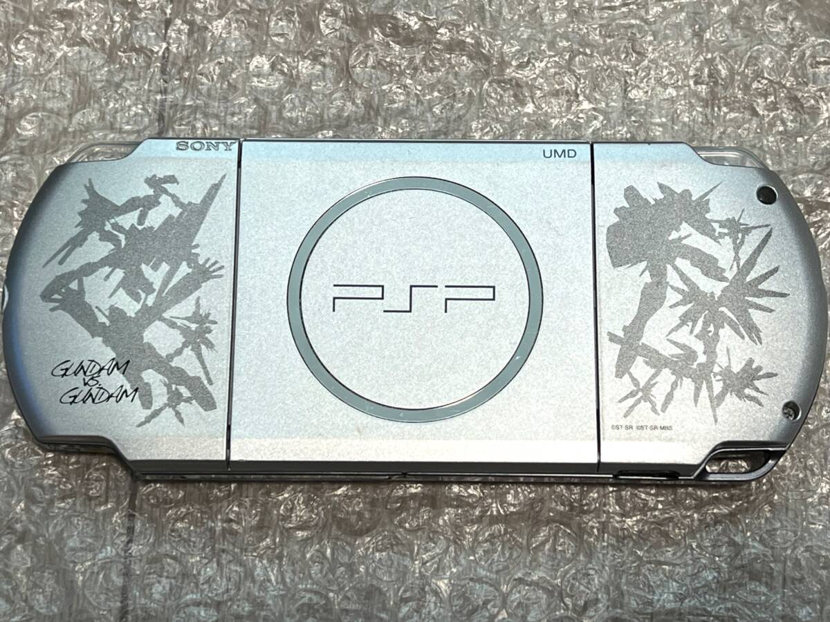 〈動作確認済み〉PSP-3000 本体 ガンダムVSガンダム プレミアムパック＋メモリースティック＋充電器 PlayStation Portable 薄型の画像2