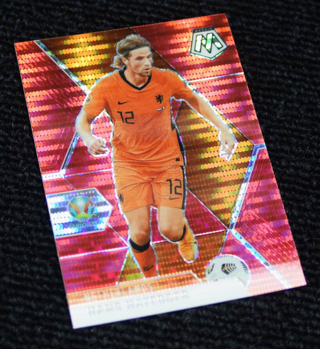 2020-21 Panini Mosaic Prizm Red Pulsar Hans Hateboer サッカー カード Netherlands FIFA_画像2