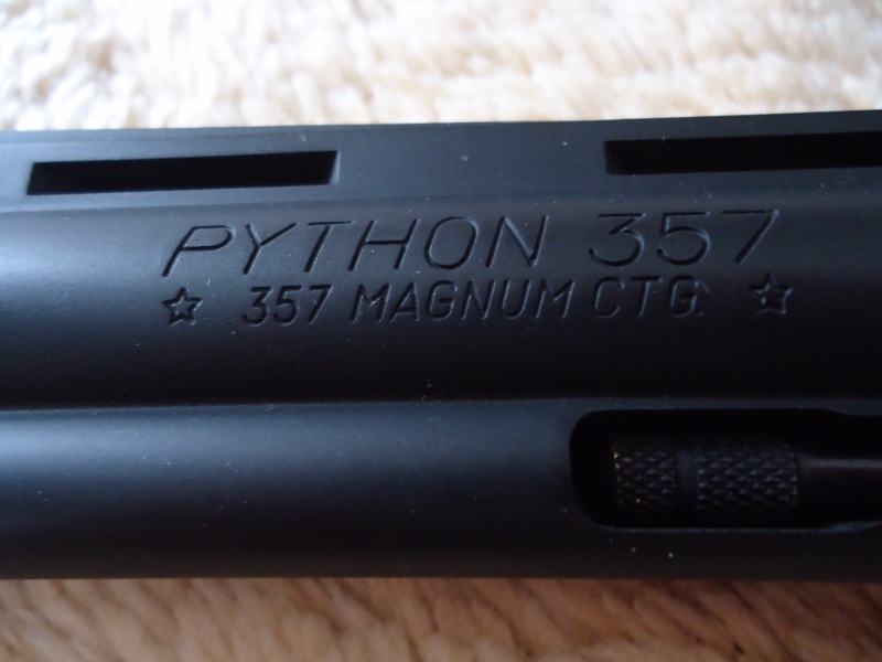 コルトパイソン357マグナム（ガスガン）６インチと実銃カタログ本をセットでの画像3