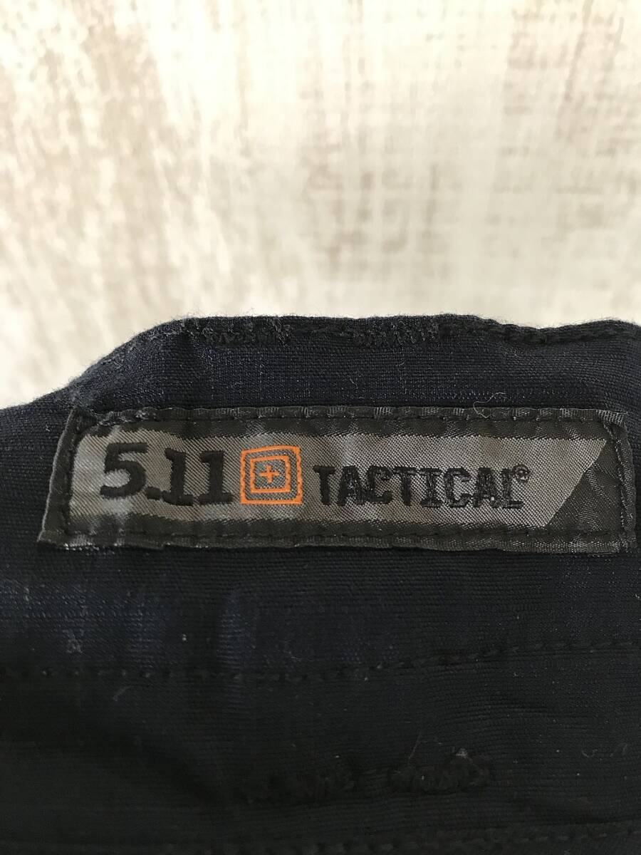 P916☆【ナイロン カーゴパンツ】5.11 TACTICAL 紺 14_画像6