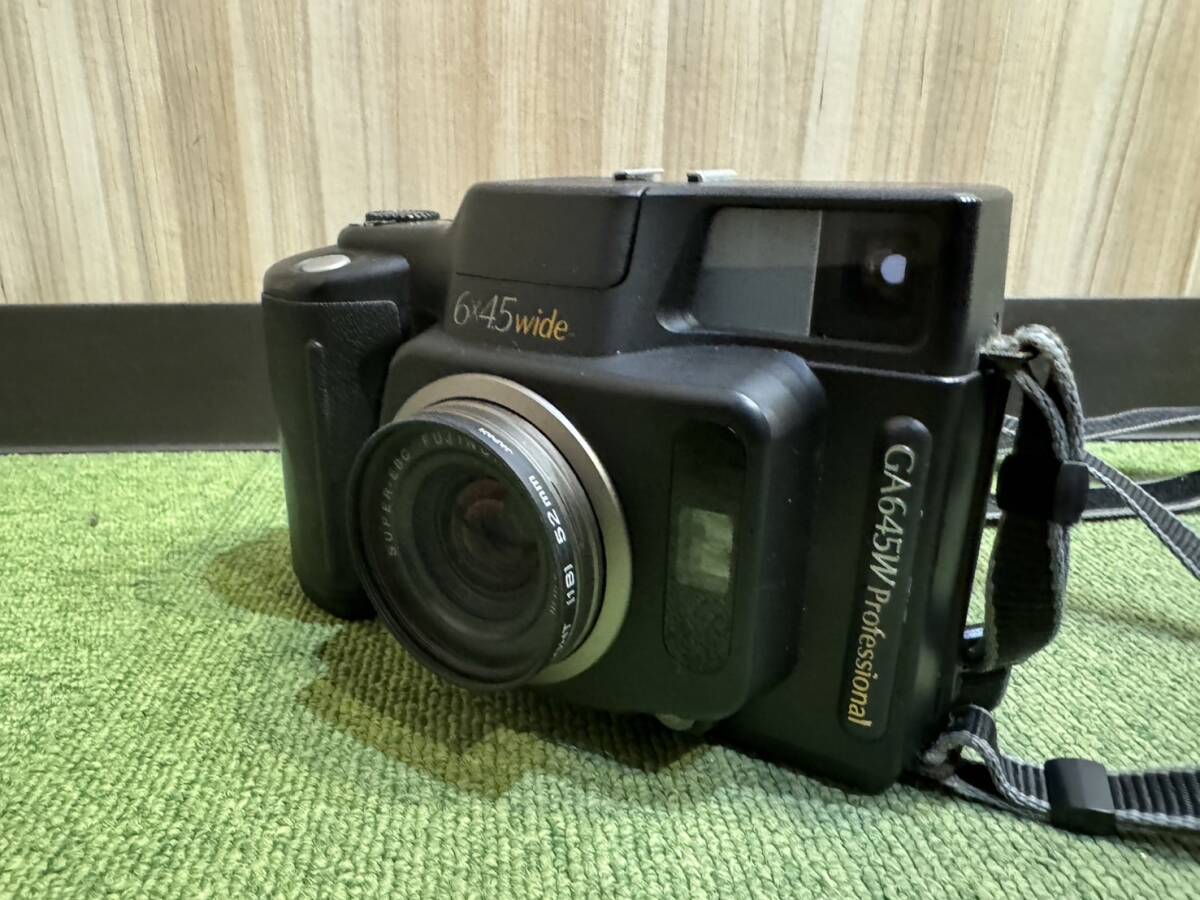 H5633 1円～ 【綺麗品】 FUJIFILM GA645Wi Professional 6X4.5 wide FUJINON 1:4 45mm 中判カメラ フィルムカメラ 動作確認済み