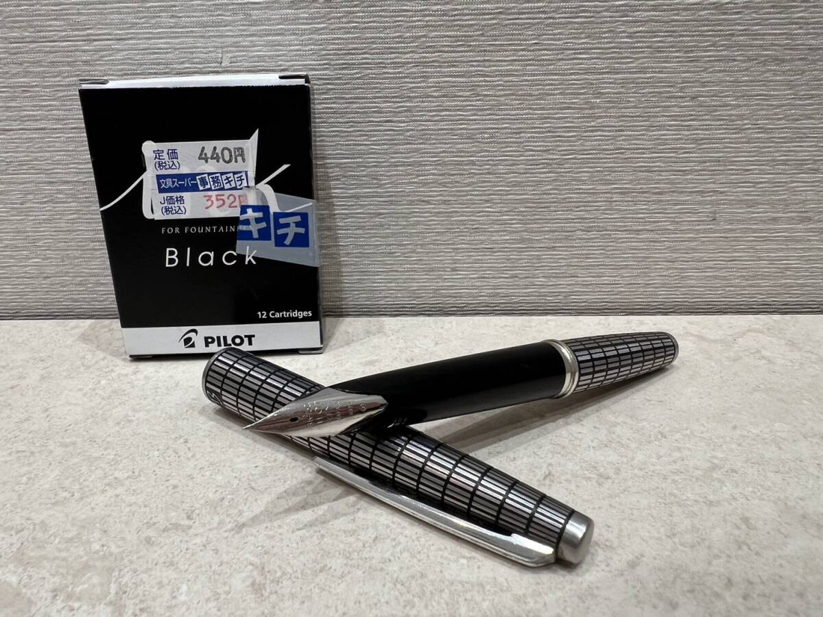 M3900 1円～ 【筆記確認済み】 PILOT パイロット 万年筆 Elite 格子柄 シルバーカラー ペン先 18K-750 F H577 インクカートリッジ付き_画像1