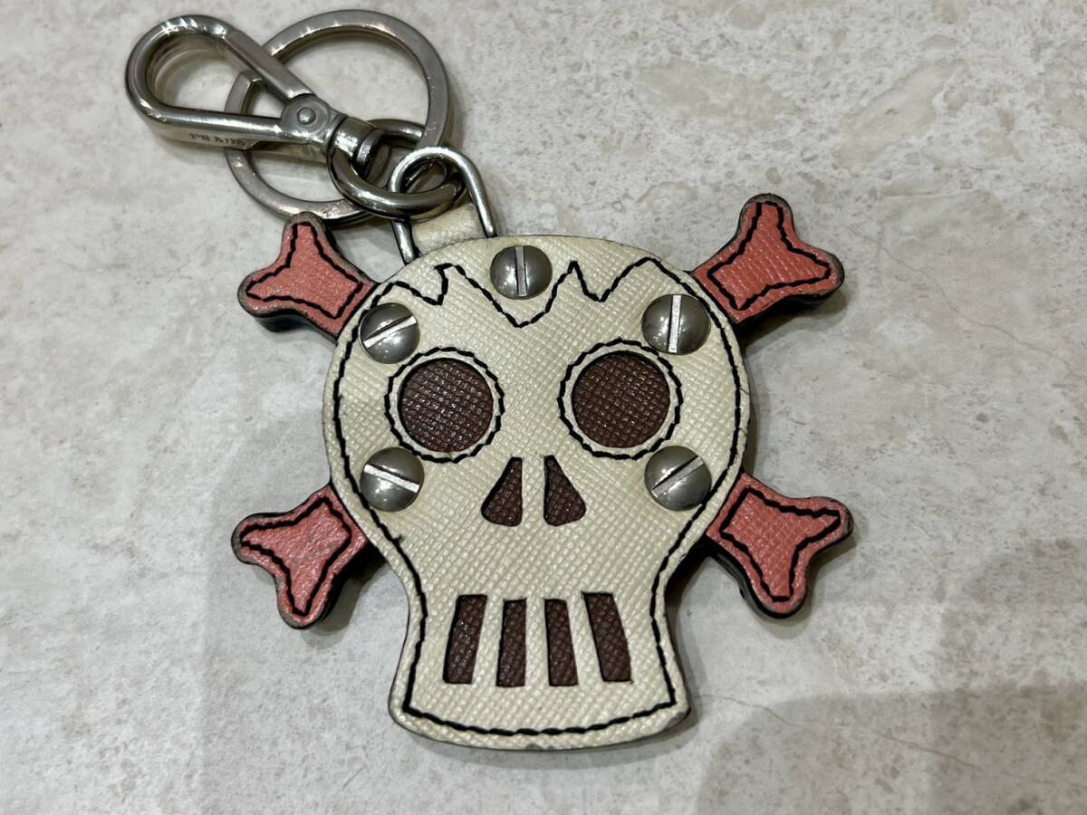 M3951 1 иен ~ PRADA Prada сумка очарование Skull узор череп брелок для ключа кольцо для ключей gaikotsu бренд мелкие вещи 