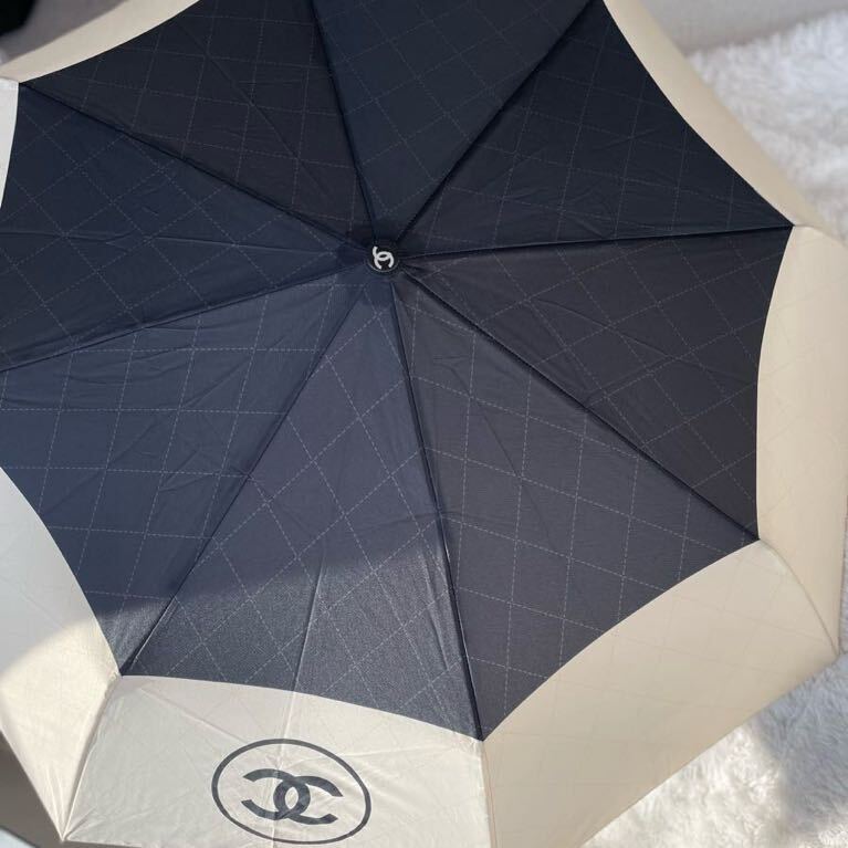 CHANEL シャネル ノベルティ バイカラー 折りたたみ 傘 CHANEL シャネル ノベルティ バイカラー 折りたたみ 傘