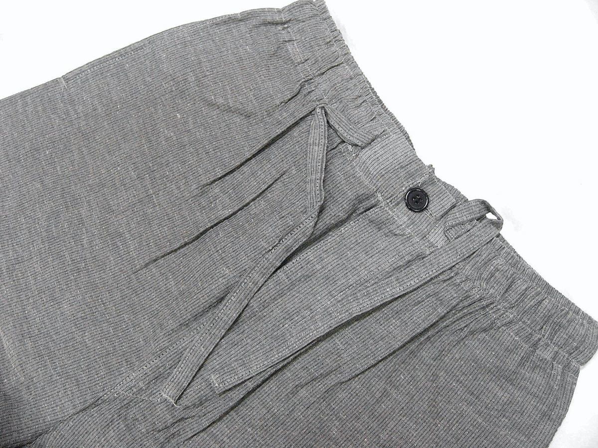 少し透ける・涼しげな織り生地　夏の作務衣　綿８５％・麻１５％　銀鼠色地・縞柄　ＬＬサイズ　新品