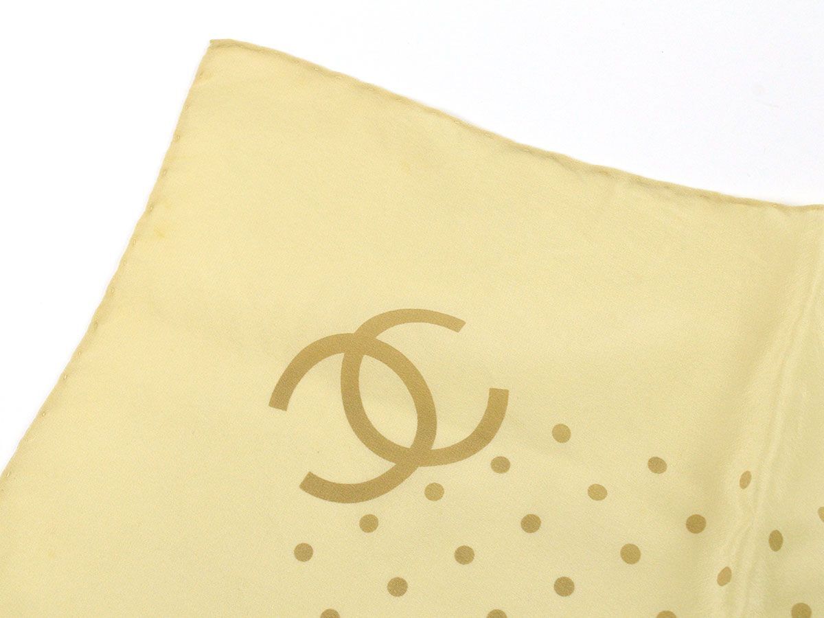 173594◇ CHANEL シャネル ココマーク 水玉柄 ドット柄 スカーフ シルク ベージュ ファッション 小物 レディース/ G_画像2
