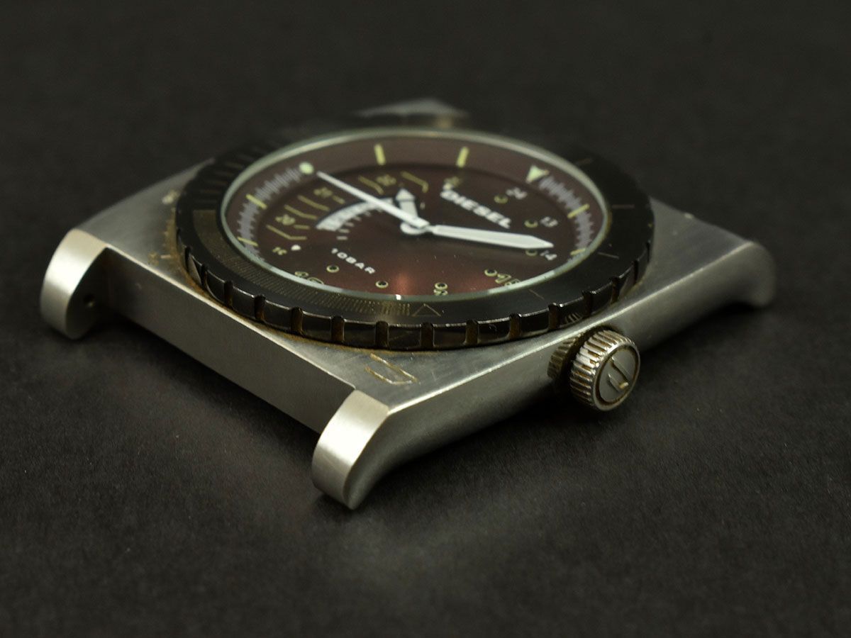 176229◇動作確認済 DIESEL ディーゼル メンズウォッチ 腕時計 本体のみ クォーツ デイト DZ-1160 SS ブラウン シルバー メンズ/ D_画像3