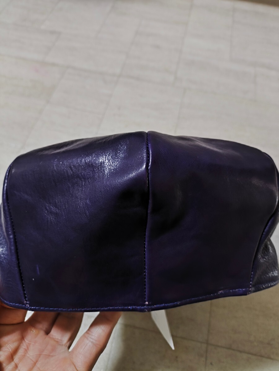 サイズ:58cm タグ付き未使用品 日本製 UNCOMMON レザーキャスケット 帽子 本革 牛革 紫の画像3