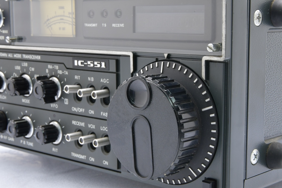 同梱不可 動作未確認 ICOM アイコム IC-551 50MHz ALL MODE TRANSCEIVER トランシーバー 無線機 ■23668_画像3