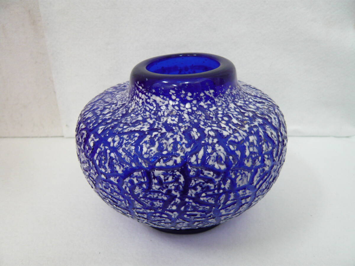 (M40654)琉球ガラス 青色 花瓶 水差し 花入 沖縄 工芸ガラス フラワーベースの画像1