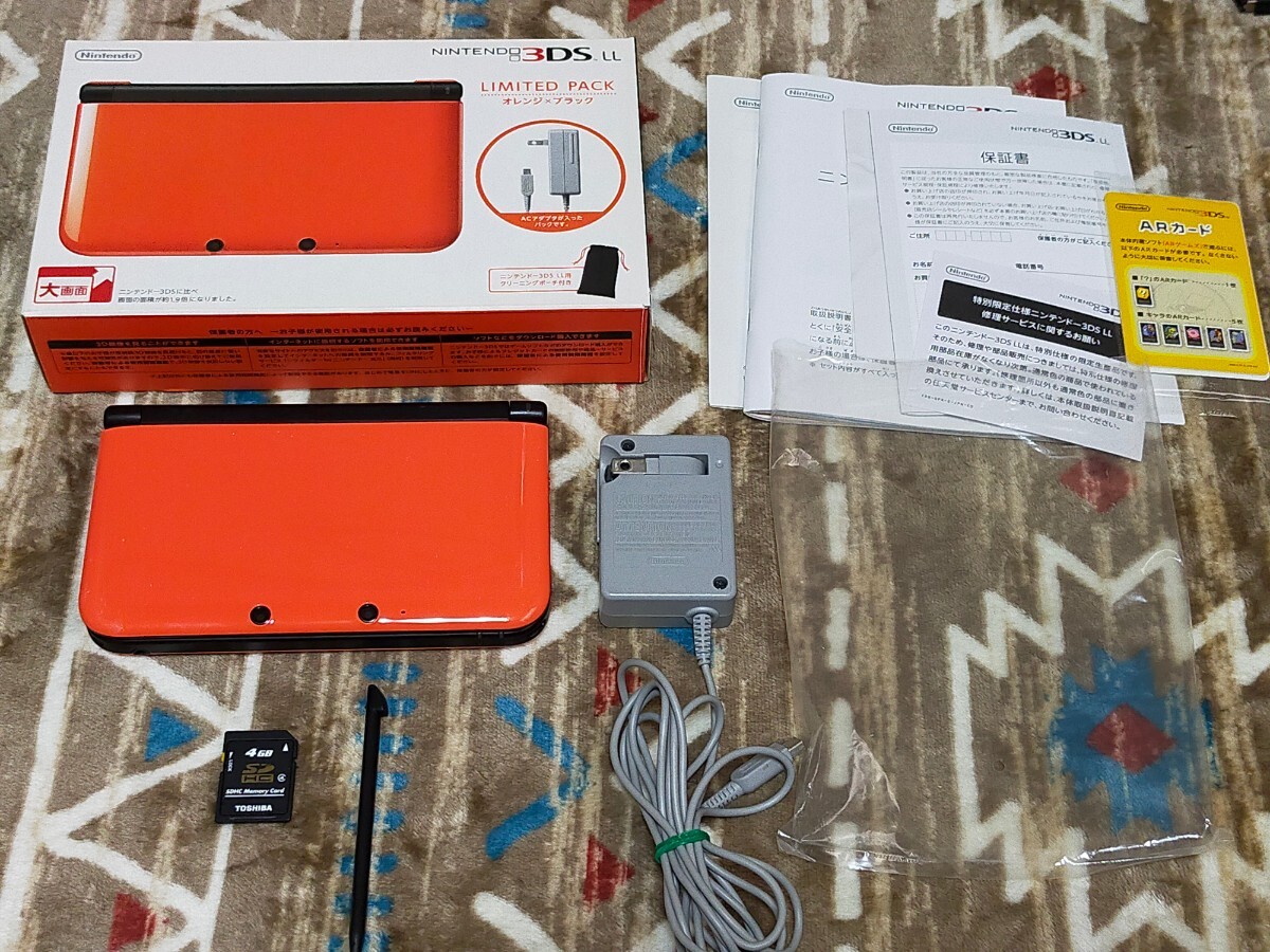3DS LL リミテッド パック オレンジ×ブラック 本体 充電器 付属品の画像1