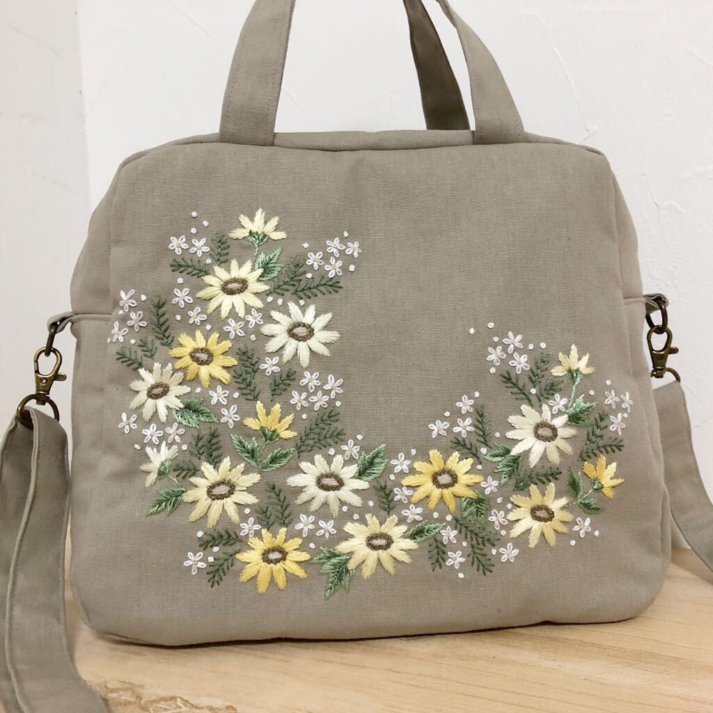 ハンドメイド☆手刺繍 マーガレット ボストン ショルダー ２WAYバッグ グレージュの画像2