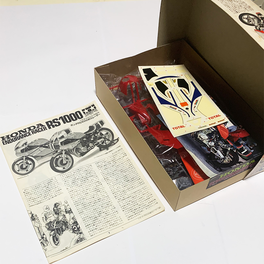 タミヤ 1/12 HONDA RS1000、SUZUKI RGB500、YAMAHA YZR500の3台セットの画像3