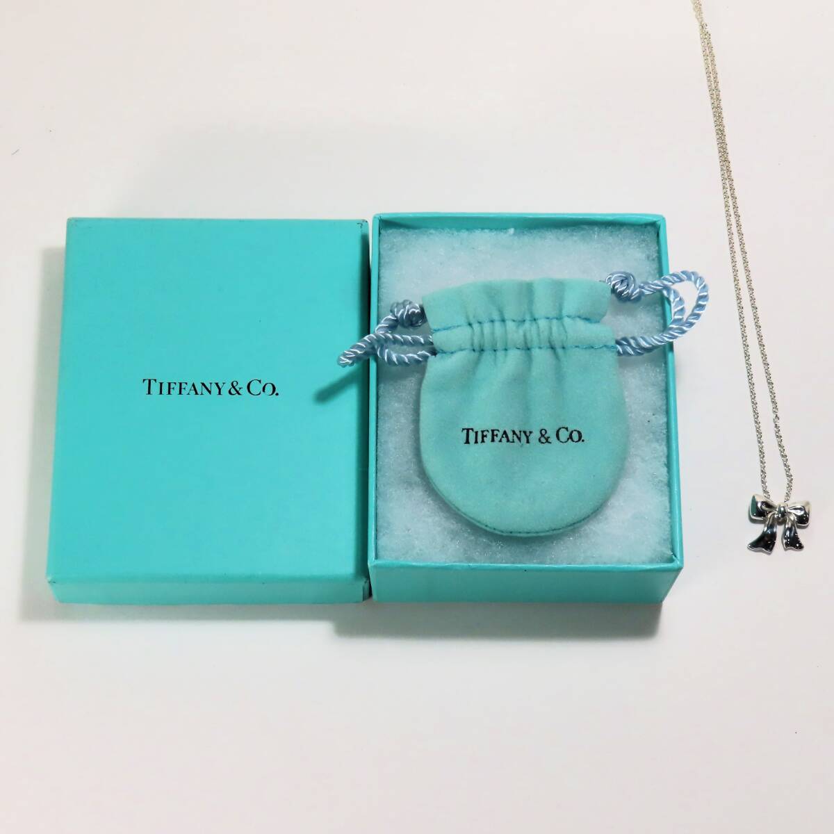 新品同様 美品 TIFFANY&Co. ティファニー リボン ネックレス ペンダント シルバー925 社外チェーン 2.5g 箱 ジュエリーボックス 巾着袋_画像8