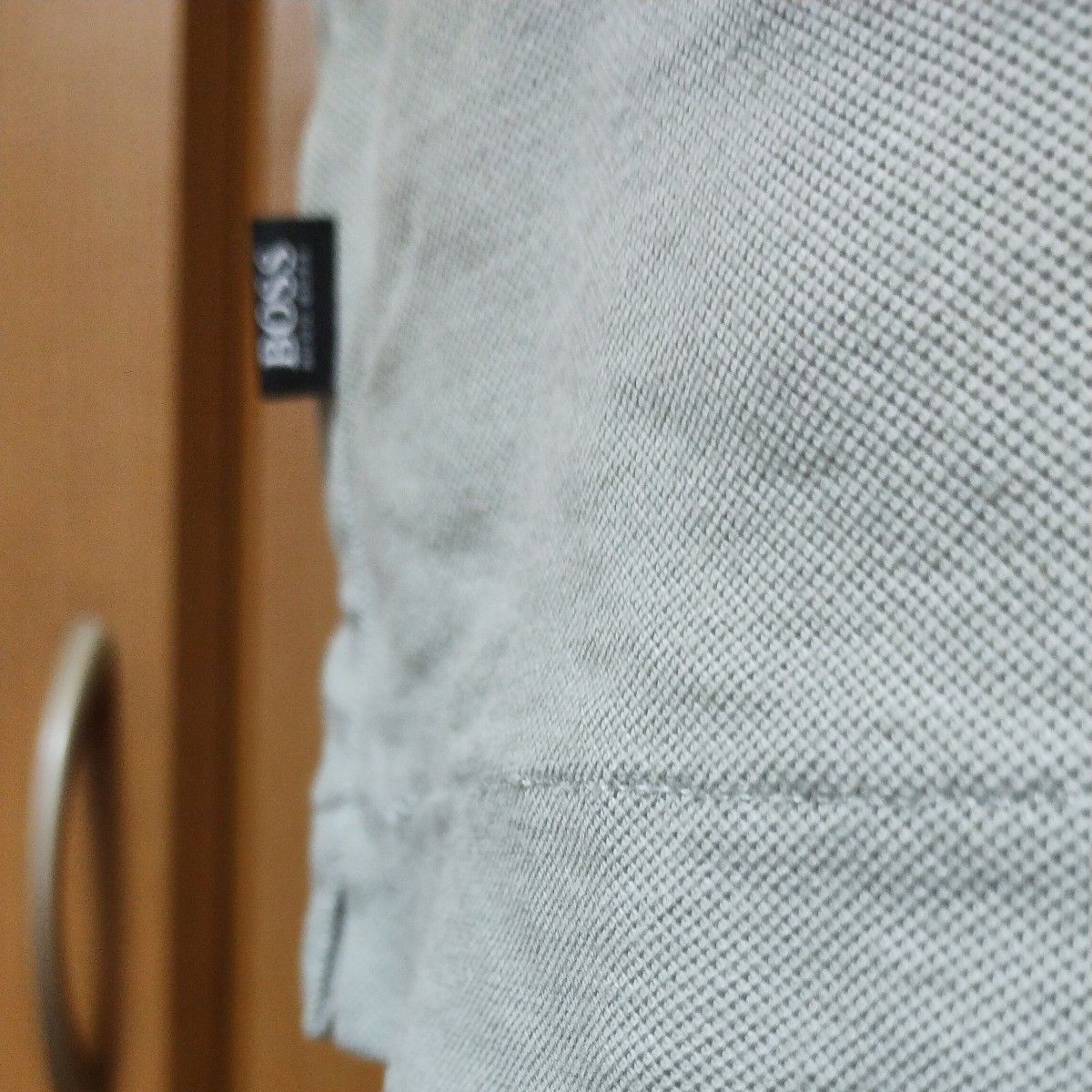ヒューゴボス半袖ポロシャツL　グリーン系　比較的薄手の上質コットン　ボタンにHUGO BOSSロゴ刻印　サイドにロゴネーム付き