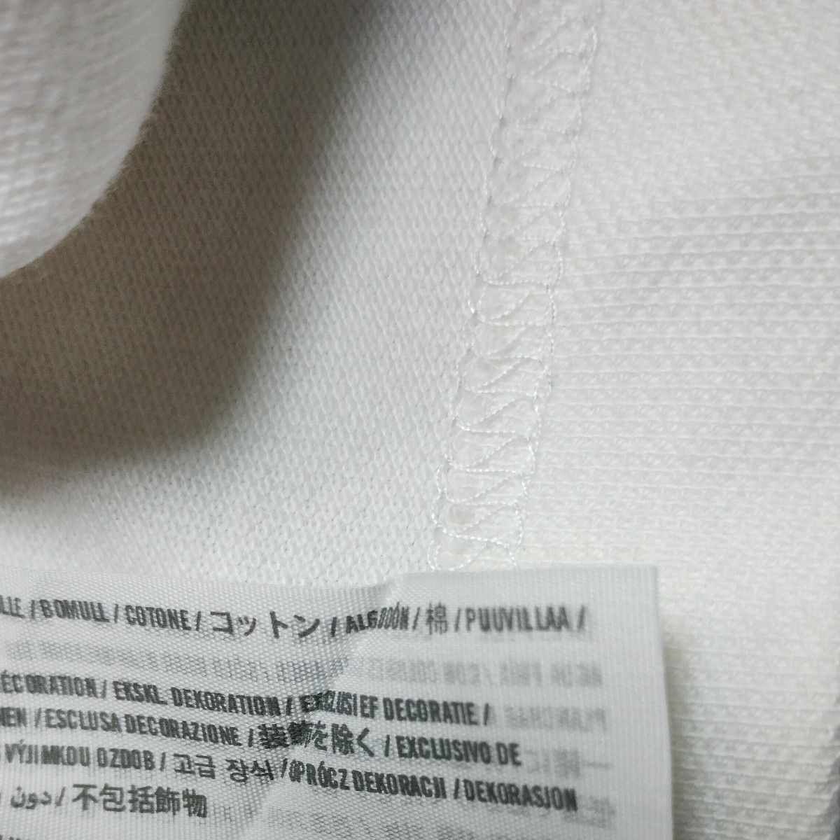 アバクロ半袖ポロシャツM/L　ホワイト　胸にワンポイントムース刺繍入り　ボタンにはロゴ刻印入り　Abercrombie＆Fitch