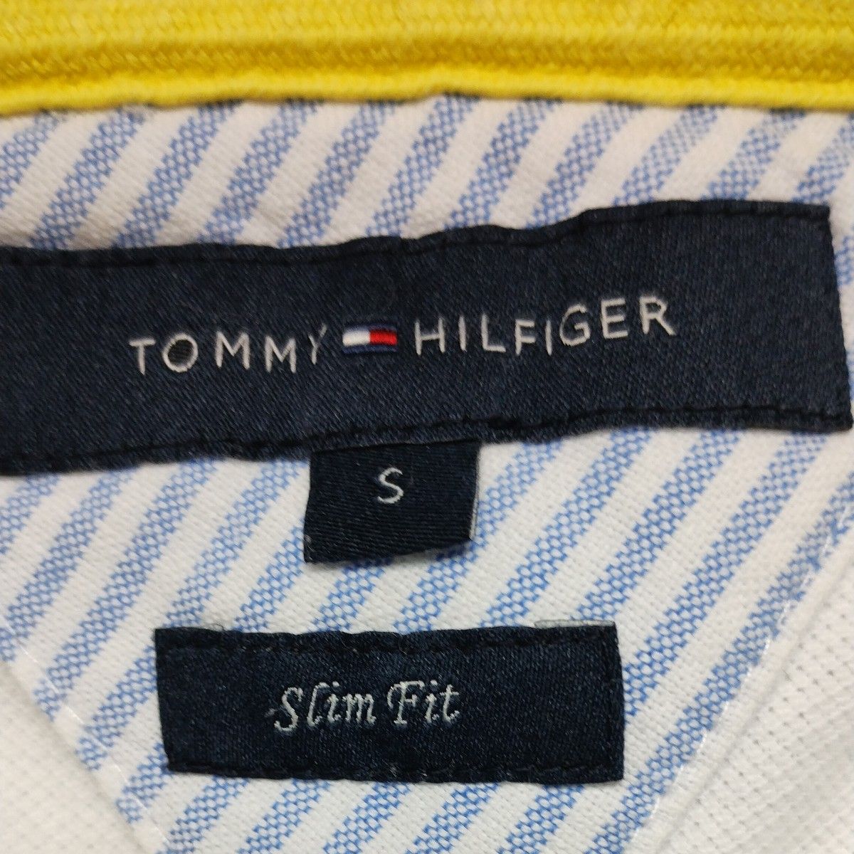 トミーヒルフィガー半袖ポロシャツS　ホワイト　リブにブラウンボーダー　チラ見えイエロー使いもおしゃれTOMMY HILFIGER