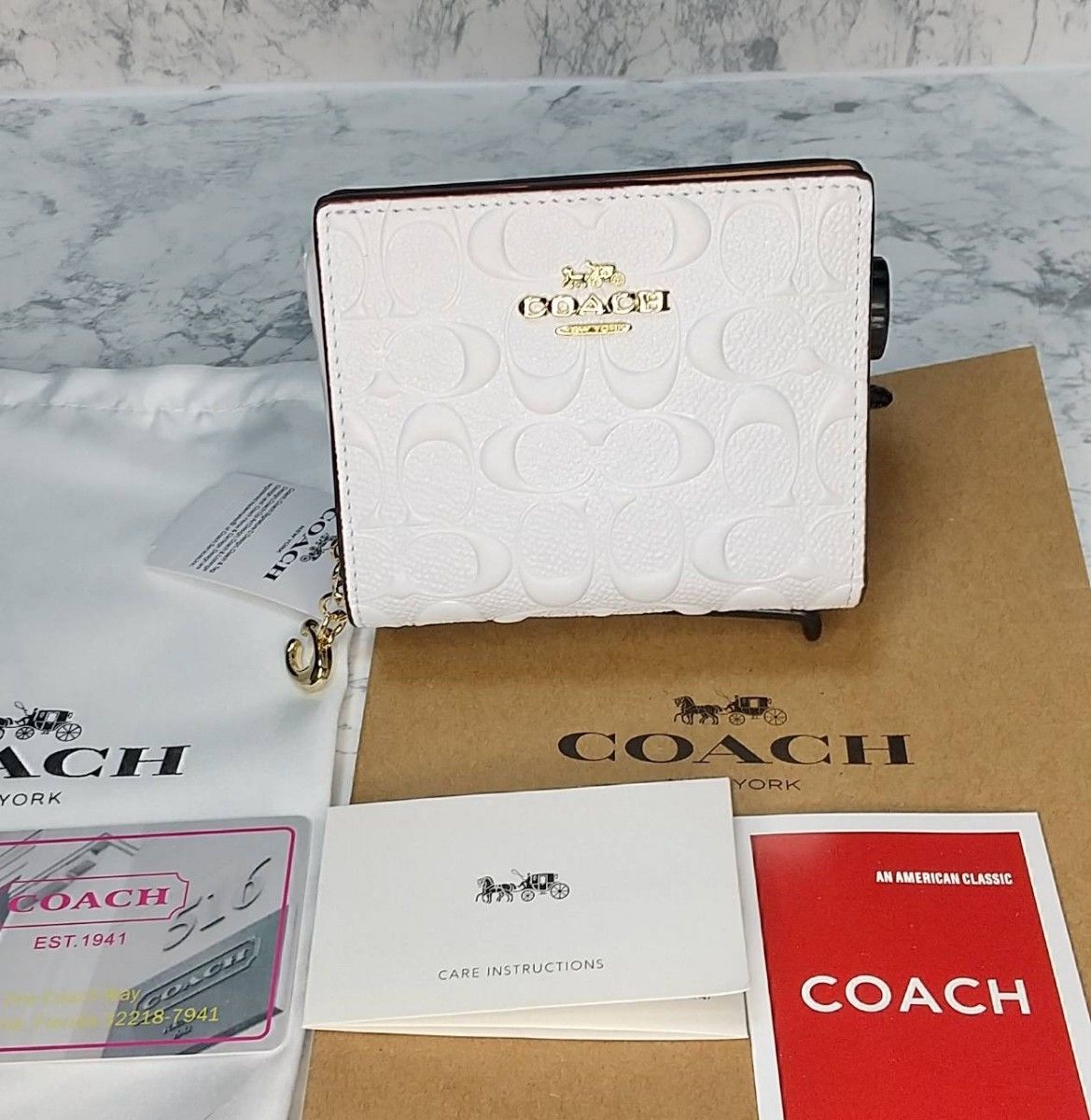  COACH  二つ折り 財布 エンボス加工