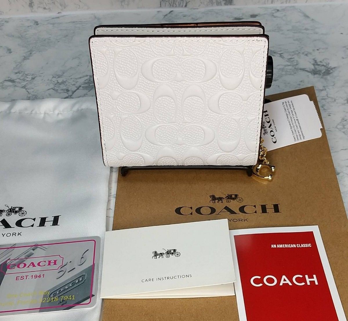  COACH  二つ折り 財布 エンボス加工