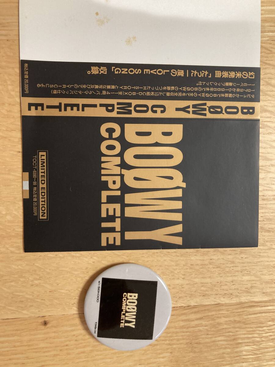 美品　BOOWY COMPLETE CD BOX 黒 1991年初回限定オリジナル・コンプリート 帯有・缶バッチ（非売品）保管状態良　_帯と非売品の缶バッチ（限定）