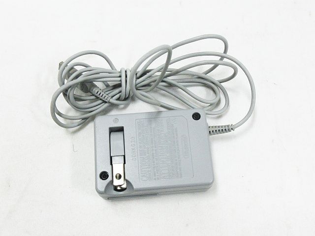 ■ 動作確認済 初期化済 現状品 NINTENDO 任天堂 ニンテンドー DSi LL UTL-001 ホワイト ゲーム機 ACアダプタ付 おまけ ソフト1本付きの画像9