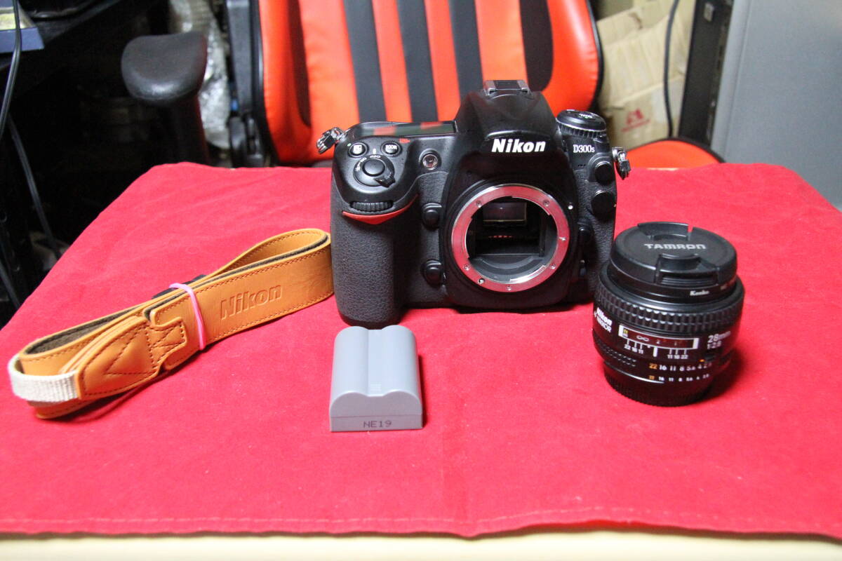 NIKON D300S 28mm単焦点レンズ付き　動作品_画像1