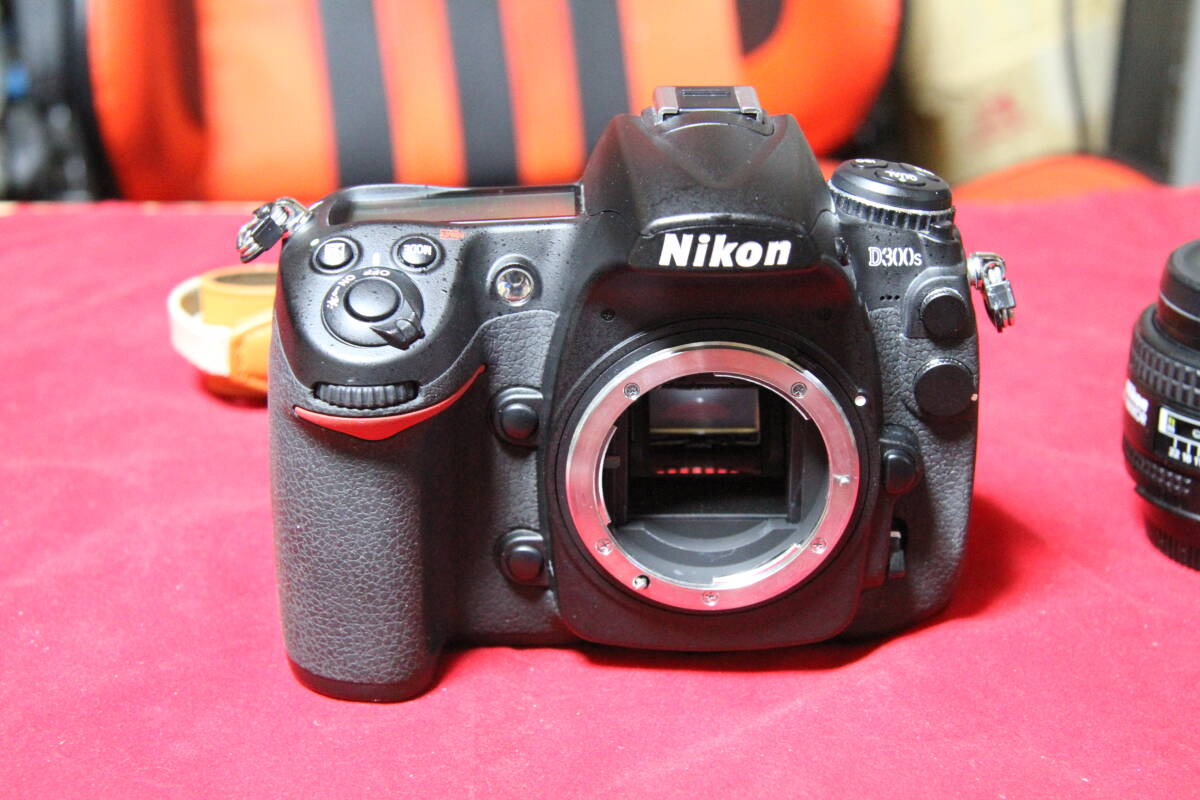 NIKON D300S 28mm単焦点レンズ付き　動作品_画像2