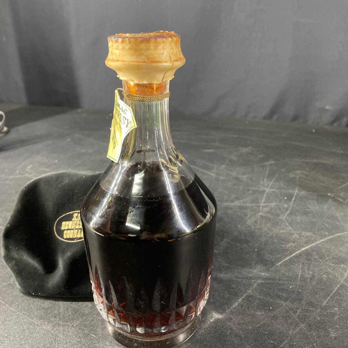 古酒 未開栓 長期保管品 お酒 アルコール COGNAC HENNESSY X.O ヘネシー XO バカラクリスタル デキャンタ/u29jの画像5