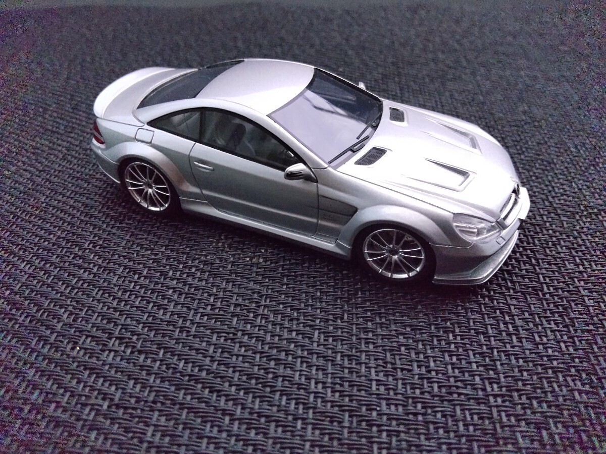 ABSOLUTE HOT MODEL 1/43 メルセデスベンツ SL63 ブラックシリーズ