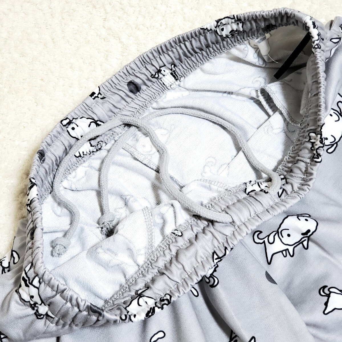 クレヨンしんちゃん シロ 新品 パジャマ ルームウェア メンズ Lサイズ 黒 ブラック グレー 半袖Tシャツ ハーフパンツ 上下セット 送料無料の画像5