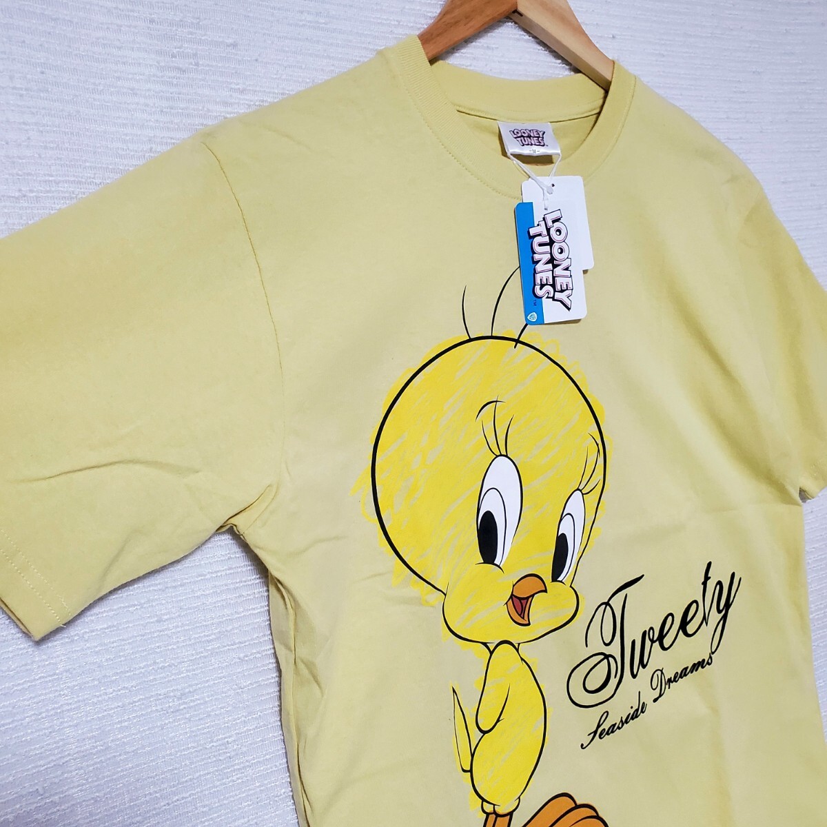 Looney Tunes ルーニー・テューンズ トゥイーティー 半袖 Tシャツ 新品 メンズ 紳士 Mサイズ くすみイエロー 黄色 プリント Tweety 綿100%_画像3