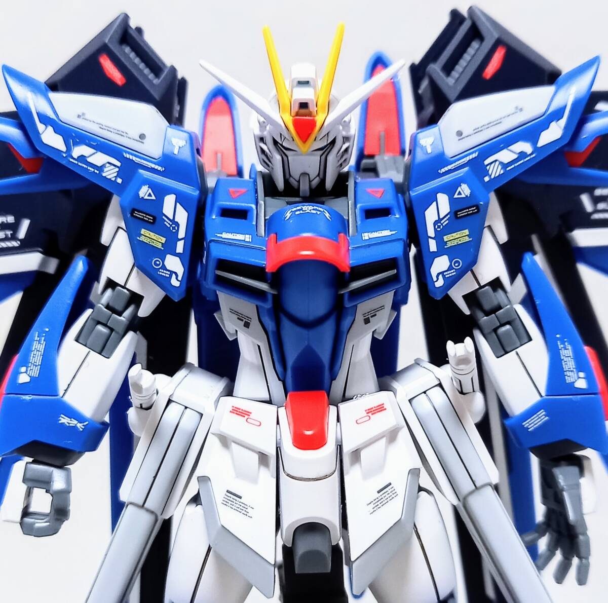 完成品 HG 1/144 ライジングフリーダムガンダム【組立て済み 完成品 HG 1/144 ライジングフリーダムガンダム【組立て済み