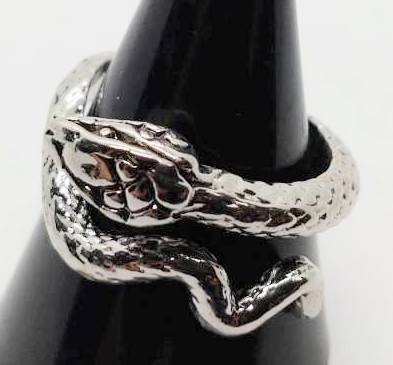 送料無料　【フリーサイズ】蛇　スネーク　ヘビ　リング　指輪　へび　しっぽぐにゃ　シルバー　ファンスマ