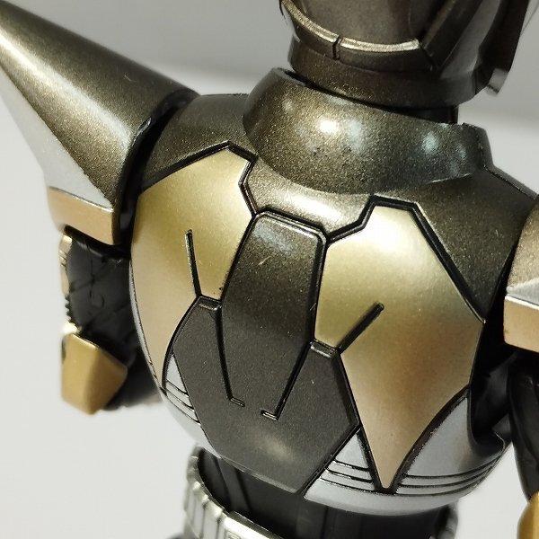 mN138a [人気] S.H.Figuarts 真骨彫製法 仮面ライダーパンチホッパー / 仮面ライダーカブト | Mの画像6