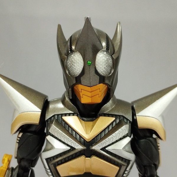 mN138a [人気] S.H.Figuarts 真骨彫製法 仮面ライダーパンチホッパー / 仮面ライダーカブト | Mの画像4
