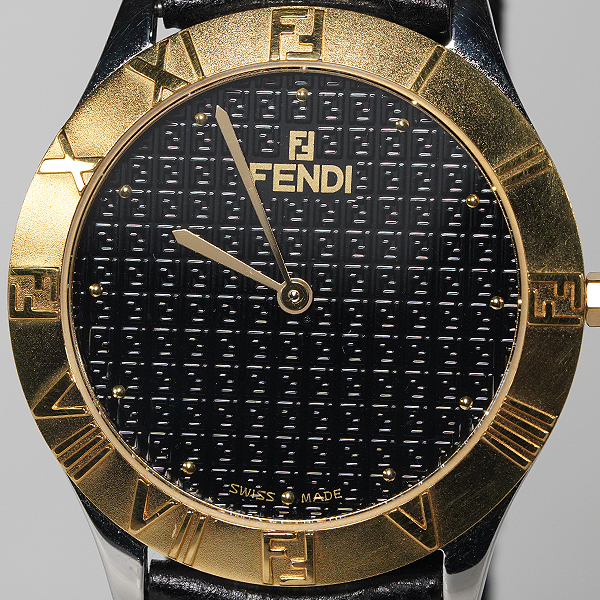 腕時計 FENDI フェンディ オロロジ 2000G クオーツ ブラック文字盤 電池交換済の画像5