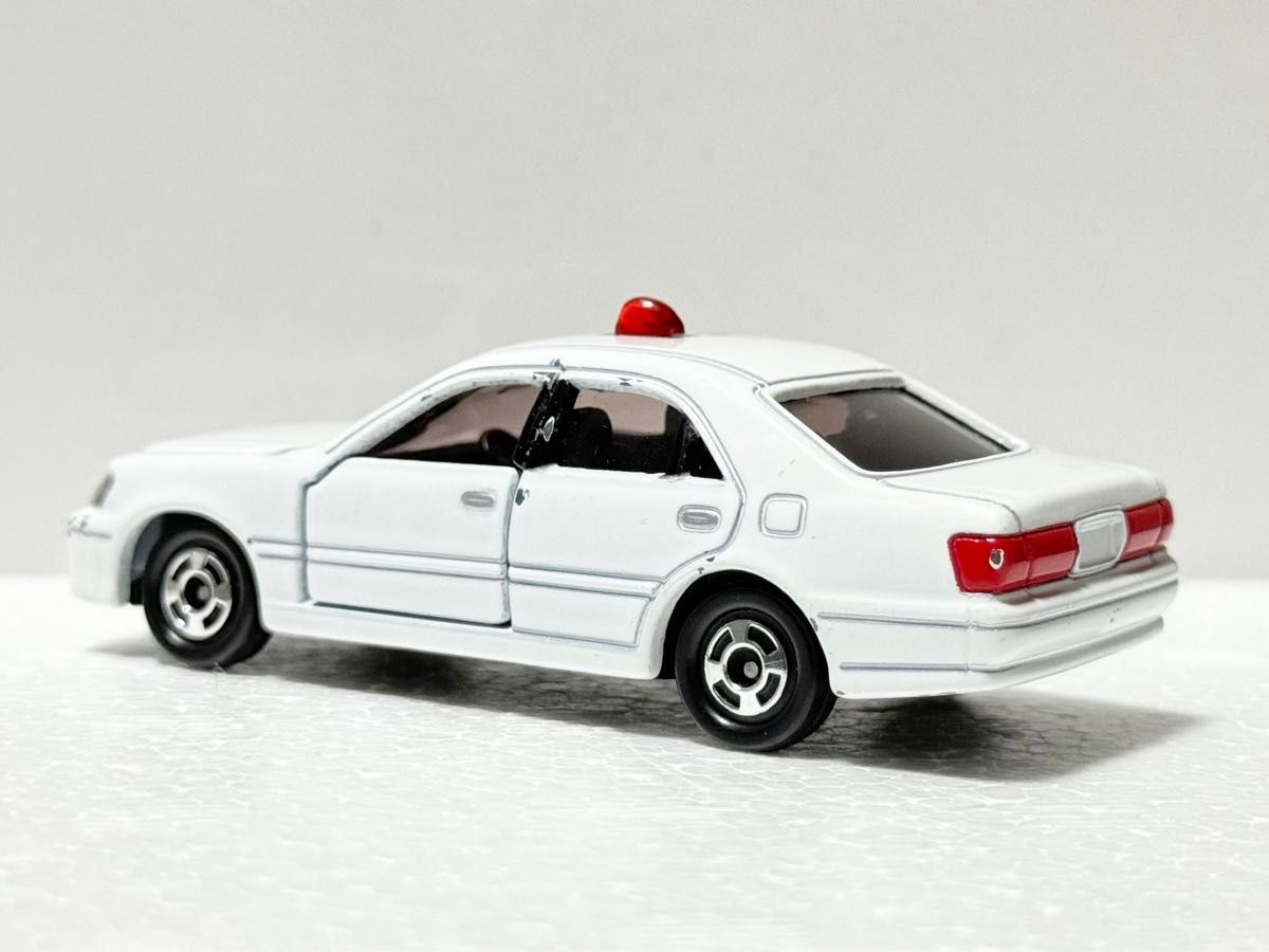 【トミカ】トヨタ・170系　クラウン　覆面パトロールカー　警察車両　緊急車両