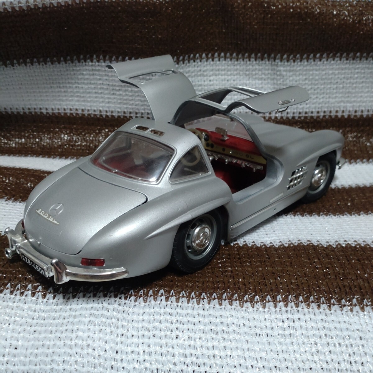 ブラーゴ　1/18 メルセデス　300SL 1954 メルセデスベンツ ミニカー_画像4