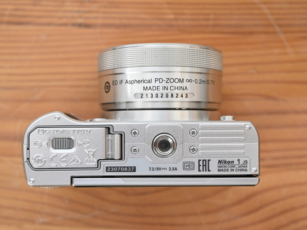 Nikon 1 J5 MODEL 1 NIKKOR Zoom Lens Kit シルバー 【中古・動作品】の画像8