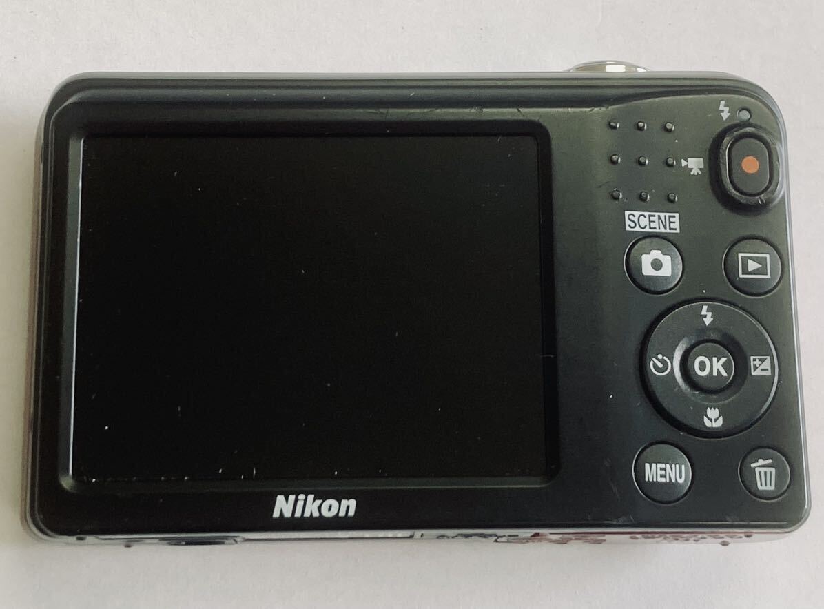 B 通電OK Nikon COOLPIX ニコン クールピクス A10 コンパクトデジタルカメラ デジカメ レッド 単三2本要 中古品_画像2