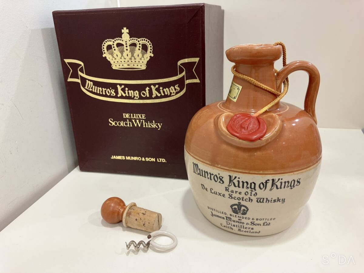 ◆ 【未開栓】Munro's King of Kings マンローズ キングオブキングス 陶器 特級 750ml　43%_画像1