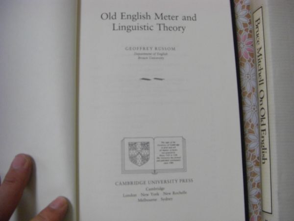 洋書 古英語 2冊 On Old English : selected papers、Old English meter and linguistic theory、Geoffrey Russom B5