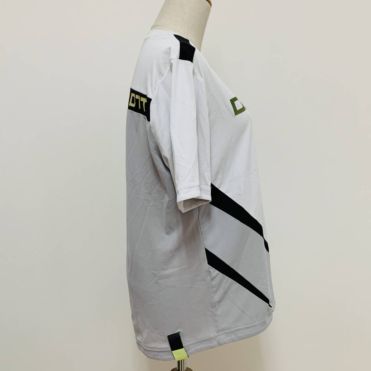 S3091 DIADORA ディアドラ メンズ スポーツウェア 半袖Tシャツ Mサイズ 薄手 丸首 前後プリント 万能 シンプル スポーティー USED 古着_画像2